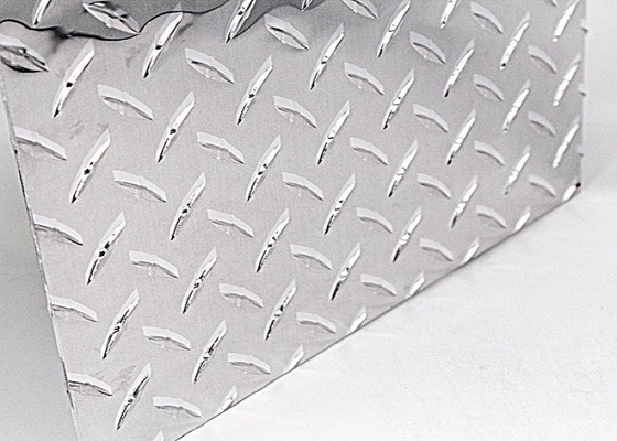 China 4 x 8 Aluminium-Diamond Plate Lightweight For Walls-Böden/-zähler fournisseur