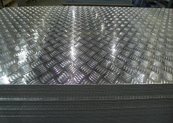China Antibeleg-überziehen Aluminiumtreppen-Schritte 3003 5052 6061 Aluminiumwarzenbleche für Ladefläche-Zwischenlagen fournisseur